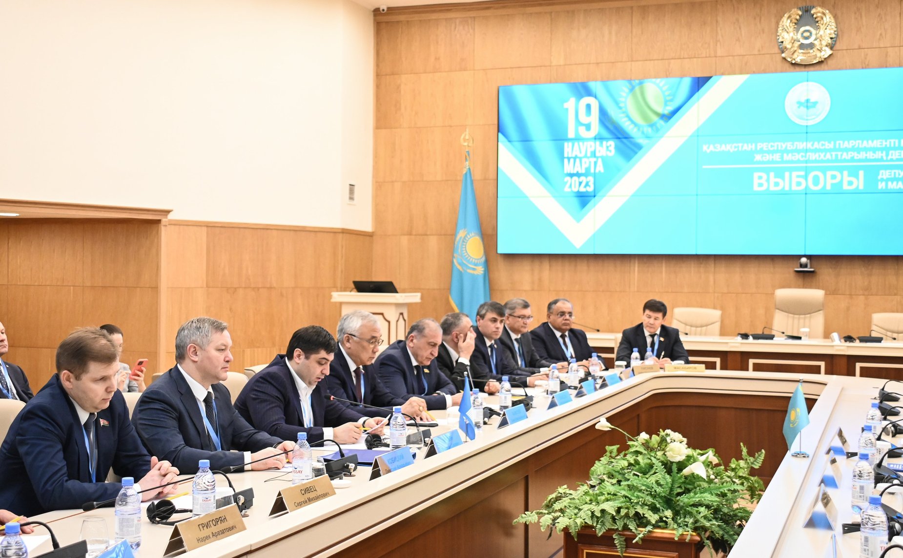 Сенаторы РФ приняли участие в наблюдении за проведением внеочередных выборов депутатов Мажилиса Парламента Республики Казахстан в составе миссий международных наблюдателей