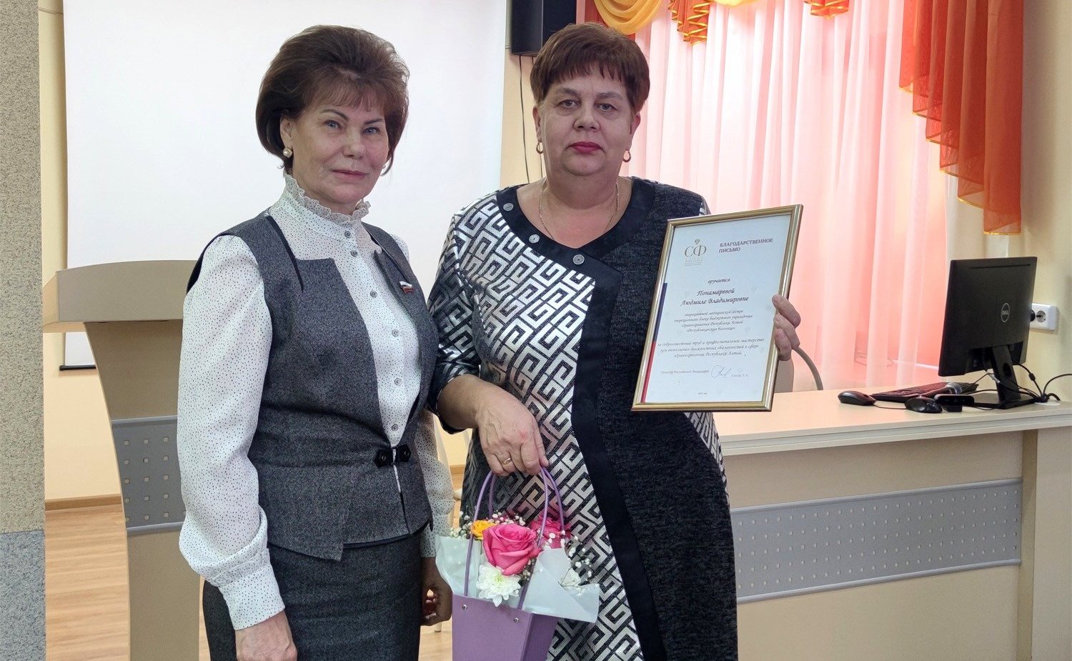 Татьяна Гигель в ходе рабочей командировки по региону приняла участие во встрече с коллективом республиканской больницы