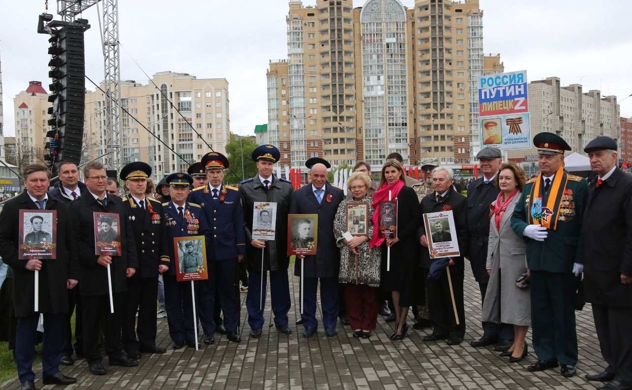 Оксана Хлякина приняла участие в праздничных мероприятиях, посвященных 77-летию годовщине Победы в Великой Отечественной войне
