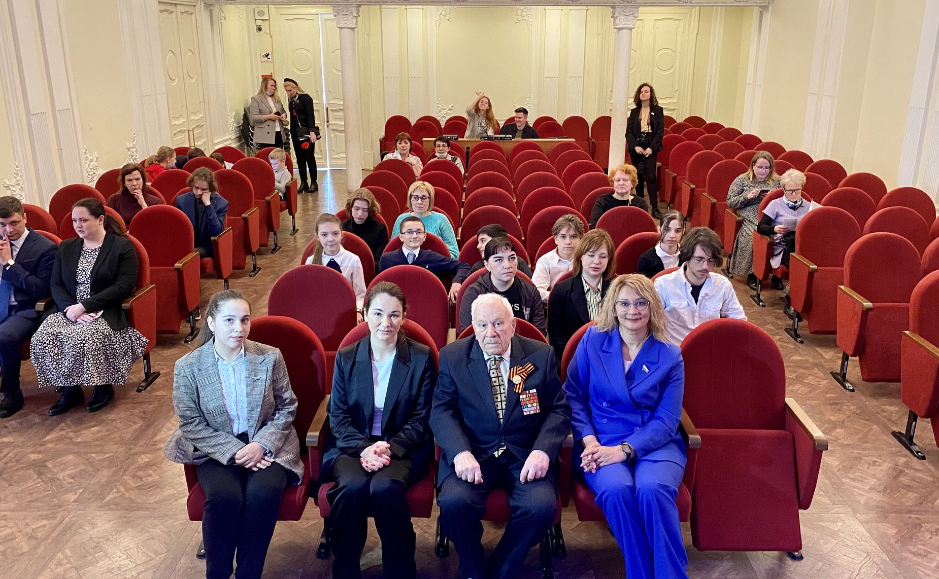 Наталия Косихина приняла участие в торжественной церемонии награждения участников и победителей Всероссийского конкурса детского рисунка, посвященного 80-летию Дороге Жизни