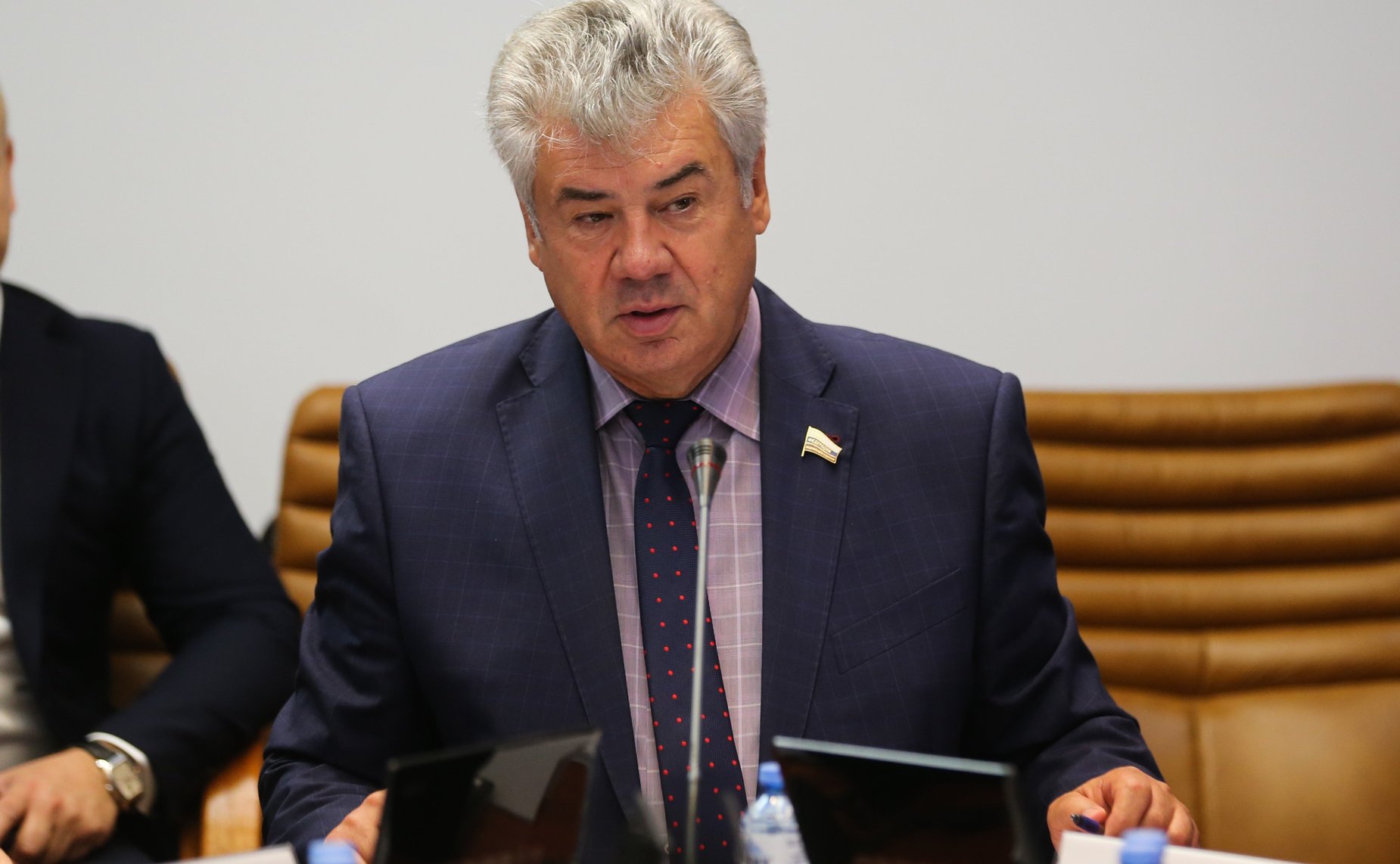 Виктор Бондарев