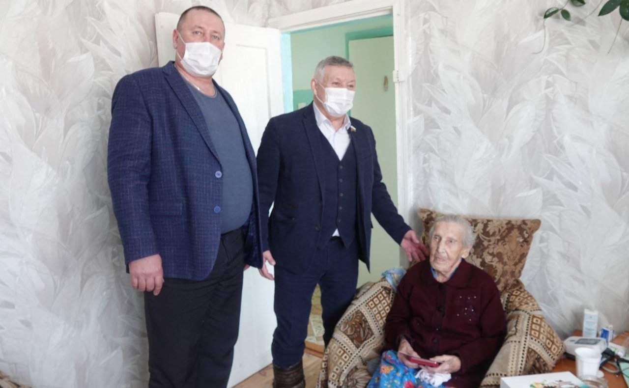 Сергей Михайлов вручил юбилейные медали в честь 80-летия Победы в Великой Отечественной войны