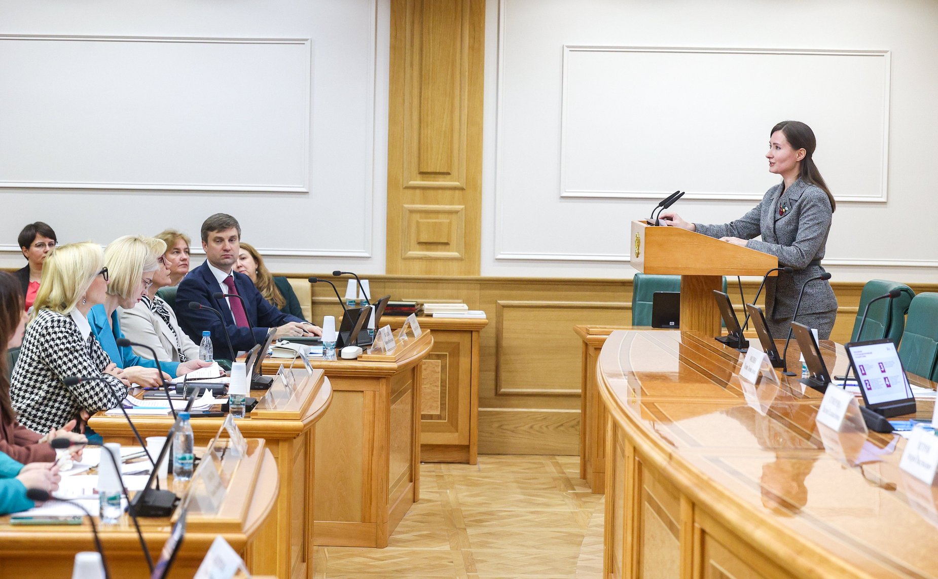 Встреча председателя Комитета СФ по науке, образованию и культуре Лилии Гумеровой с участниками окружных семейно-демографических конференций