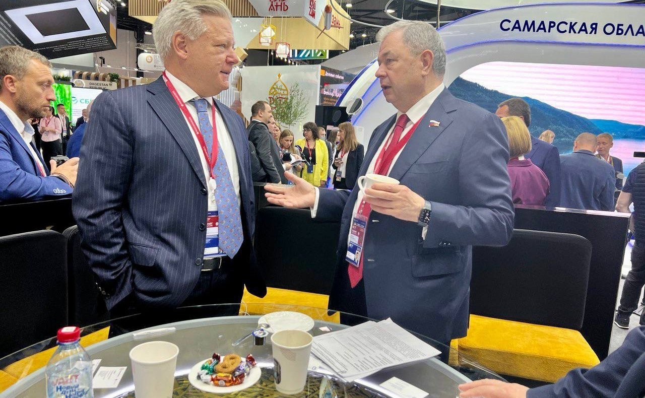 Анатолий Артамонов принял участия в дискуссиях и рабочих встречах, которые прошли в рамках Петербургского международного экономического форума (ПМЭФ)