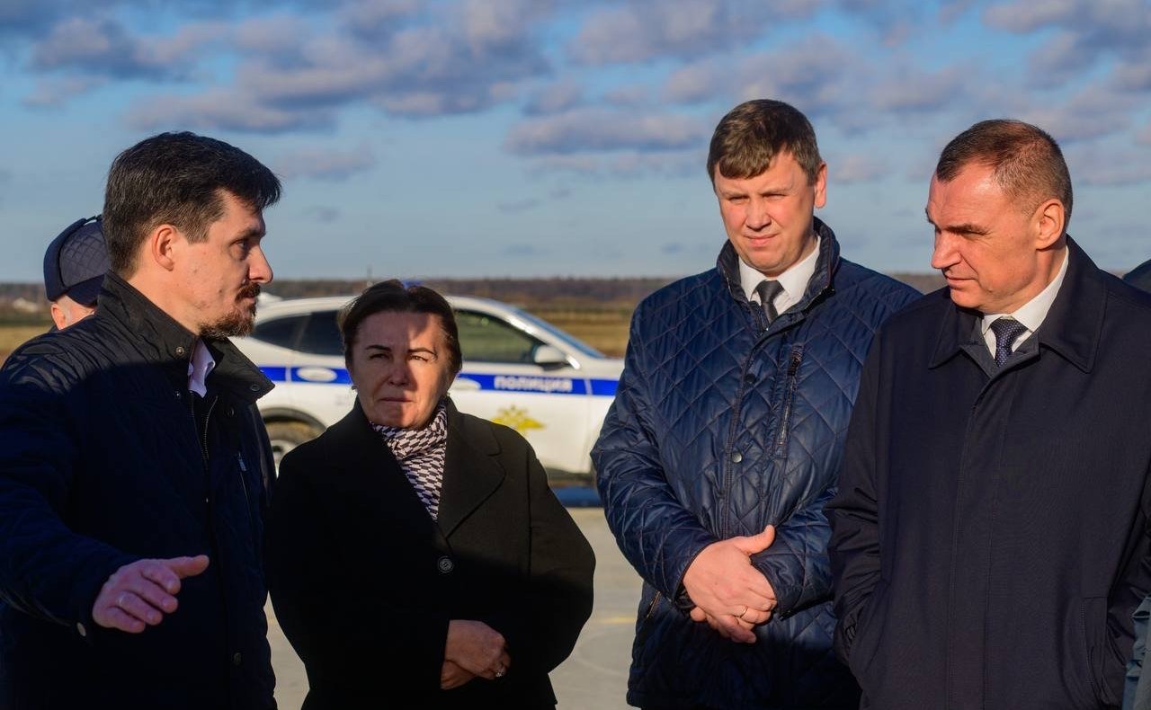 В рамках рабочей поездки сенаторы РФ совместно с главой Республики Марий Эл Юрием Зайцевым посетили в Йошкар-Оле аэропортовый комплекс города, универсальный крытый легкоатлетический манеж «Арена Марий Эл», учебный корпус Училища Олимпийского резерва