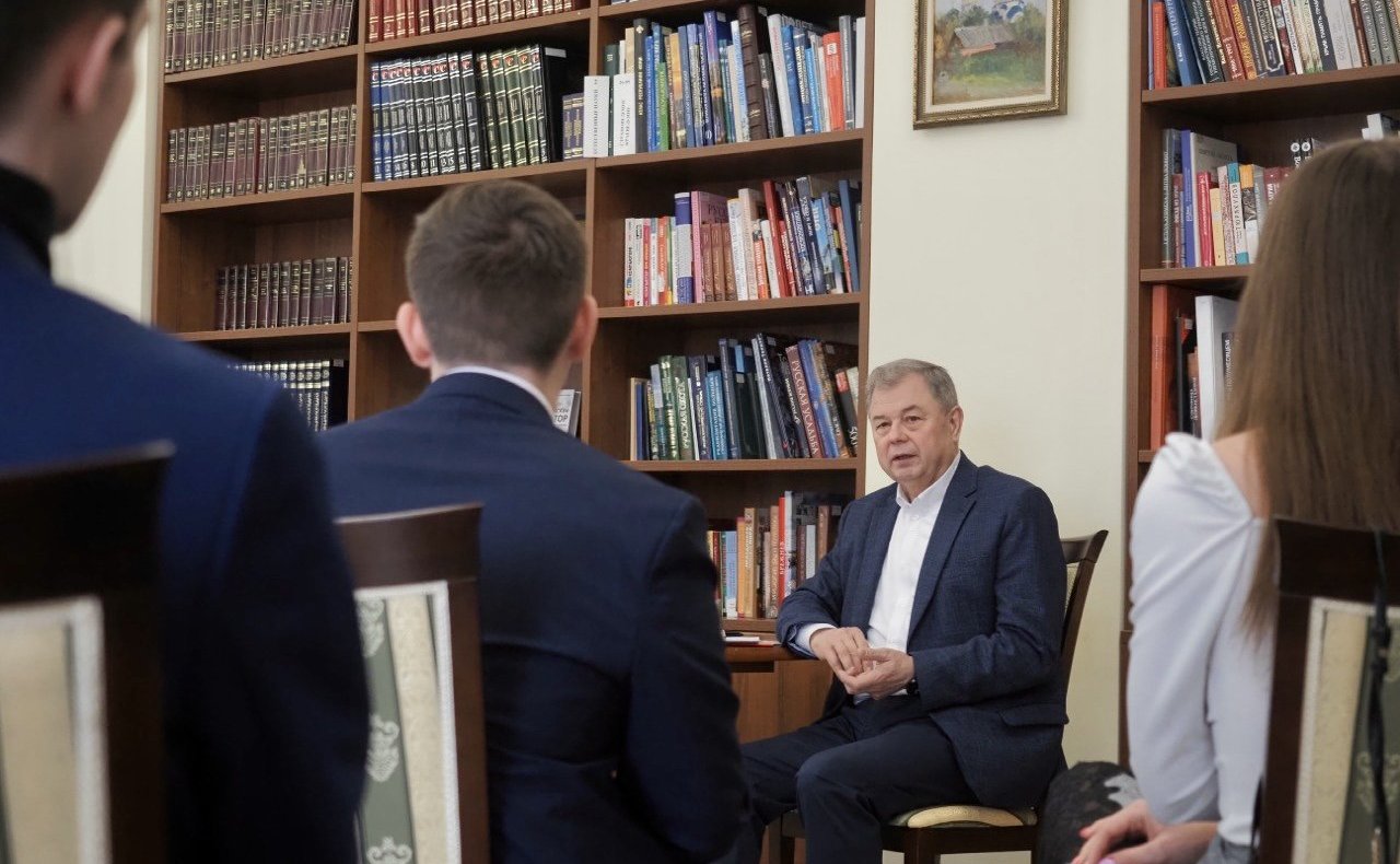 Анатолий Артамонов провел встречу со студентами Института истории и права Калужского государственного университета им. К.Э. Циолковского