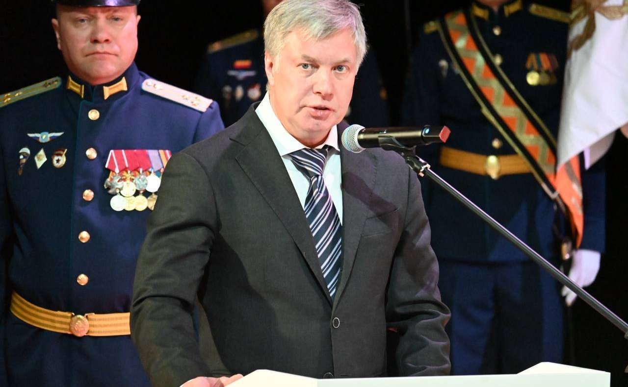 Айрат Гибатдинов принял участие в церемонии вручения Боевых знамен 328-й, 337-й, 345-й, 1180-артиллерийский и 2-й зенитно-ракетный полки 104-й гвардейской десантно-штурмовой дивизии