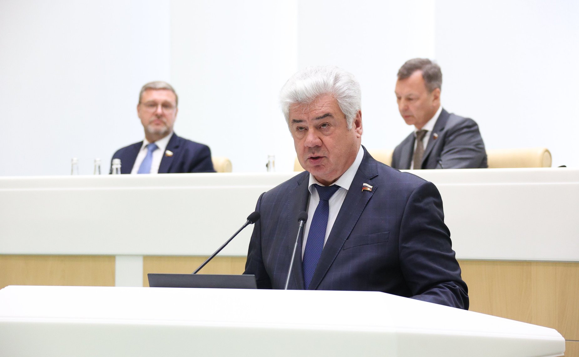 Виктор Бондарев