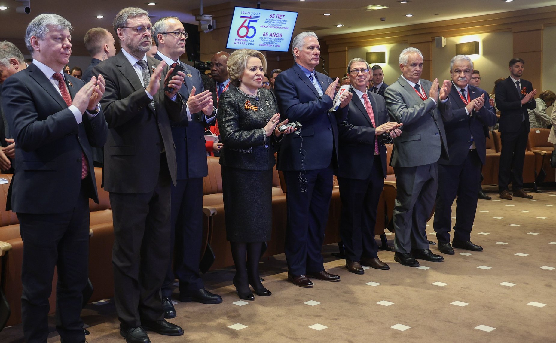 Председатель Совета Федерации Валентина Матвиенко, Президент Кубы Мигель Марио Диас-Канель и Председатель Московской городской Думы Алексей Шапошников открыли фотовыставку, посвящённую 65-летию восстановления российско-кубинских дипломатических отношений