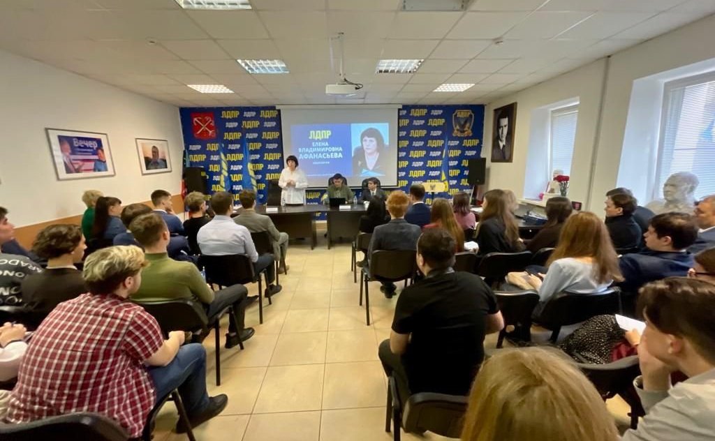 Елена Афанасьева провела Высшую партийную школу для депутатов и членов партии