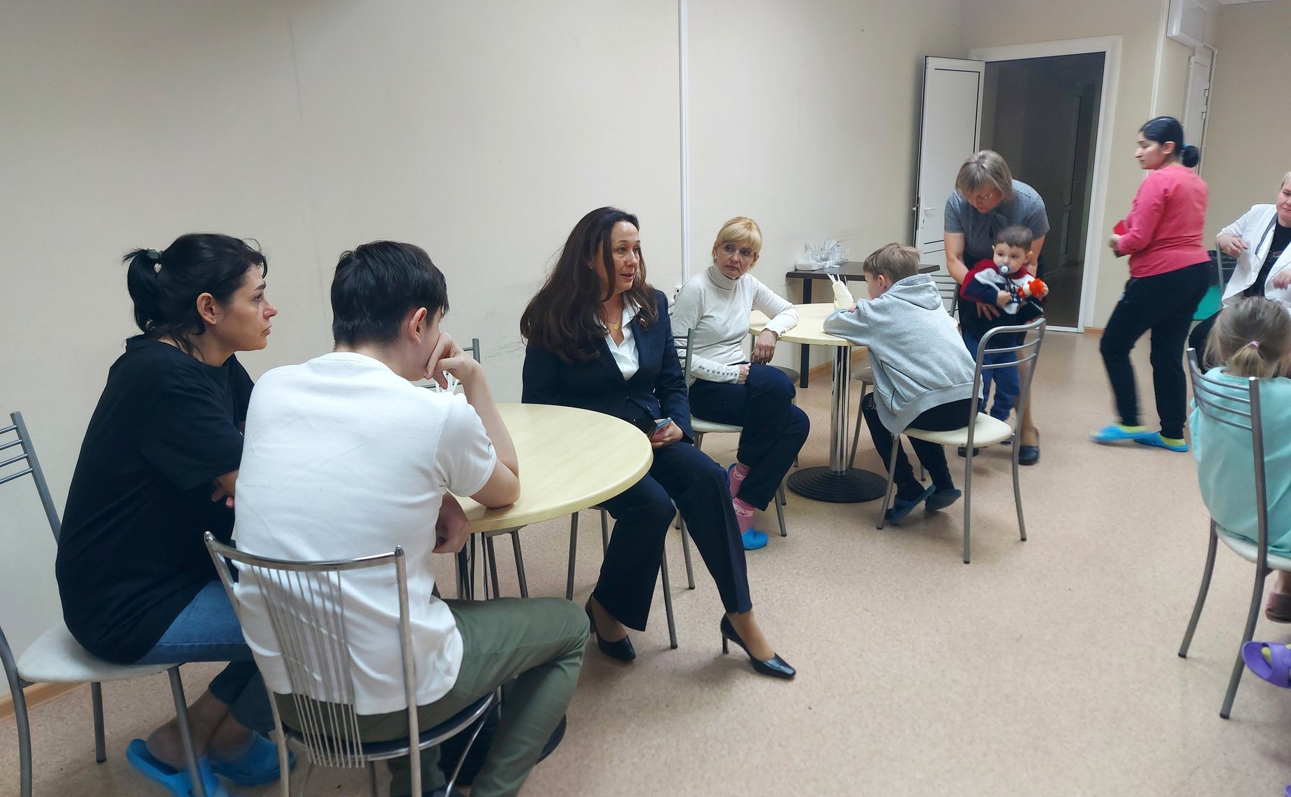 Ирина Петина посетила пункт временного размещения жителей, эвакуированных из опасных регионов Украины