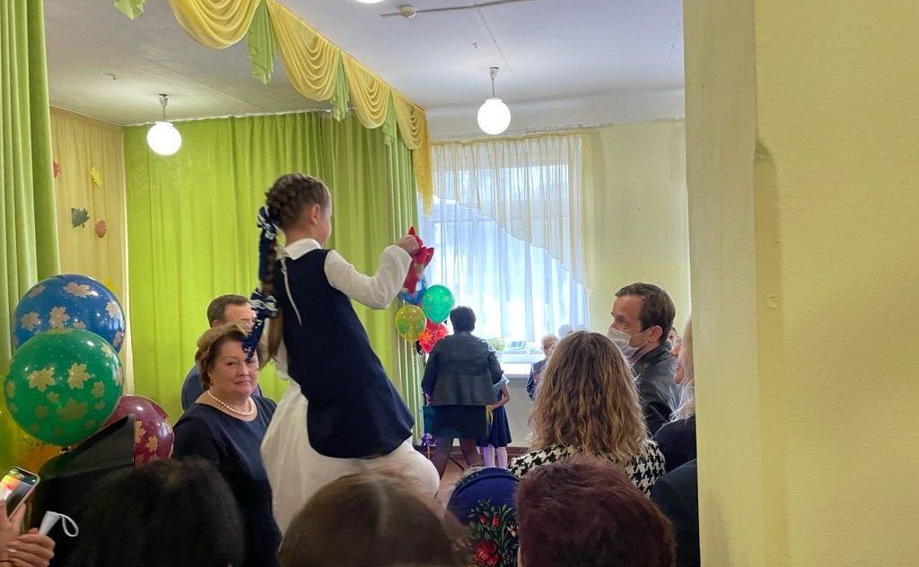 Виктор Новожилов поздравил учеников Вельской школы номер три с Днем знаний