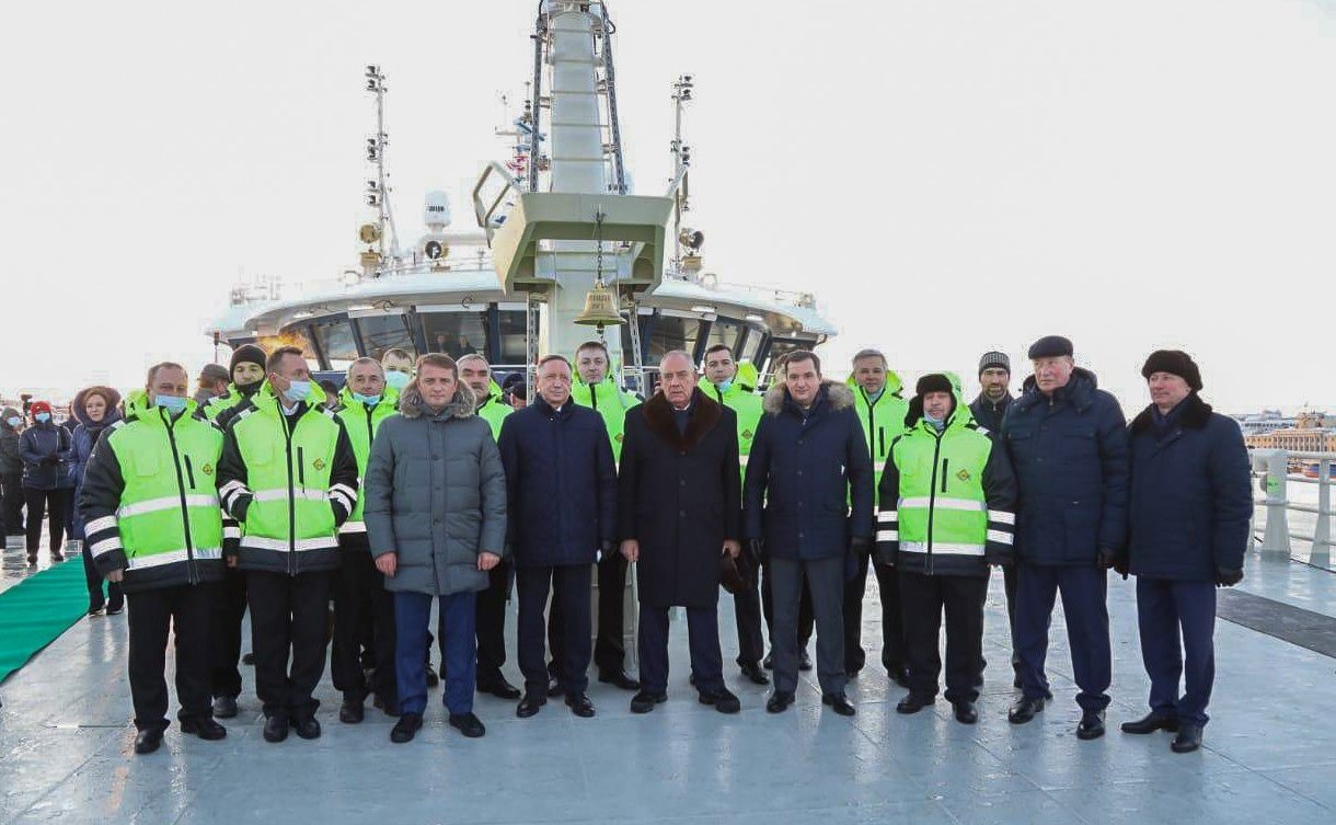 Сергей Митин принял участие в церемонии подъёма государственного флага России перед выходом на промысловые испытания крупнотоннажного траулера-процессора «Баренцево Море»