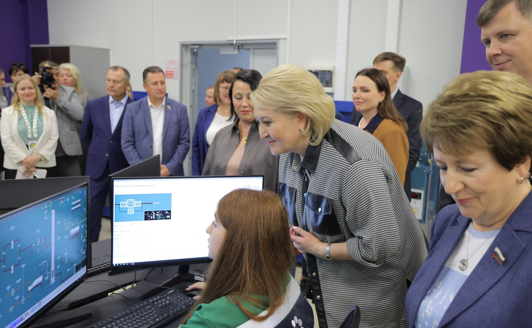 Выездное заседание Комитета Совета Федерации по науке, образованию и культуре «Развитие системы непрерывного образования для обеспечения технологического лидерства региона ( на примере Вологодской области)» Посещение химико-технологического колледжа