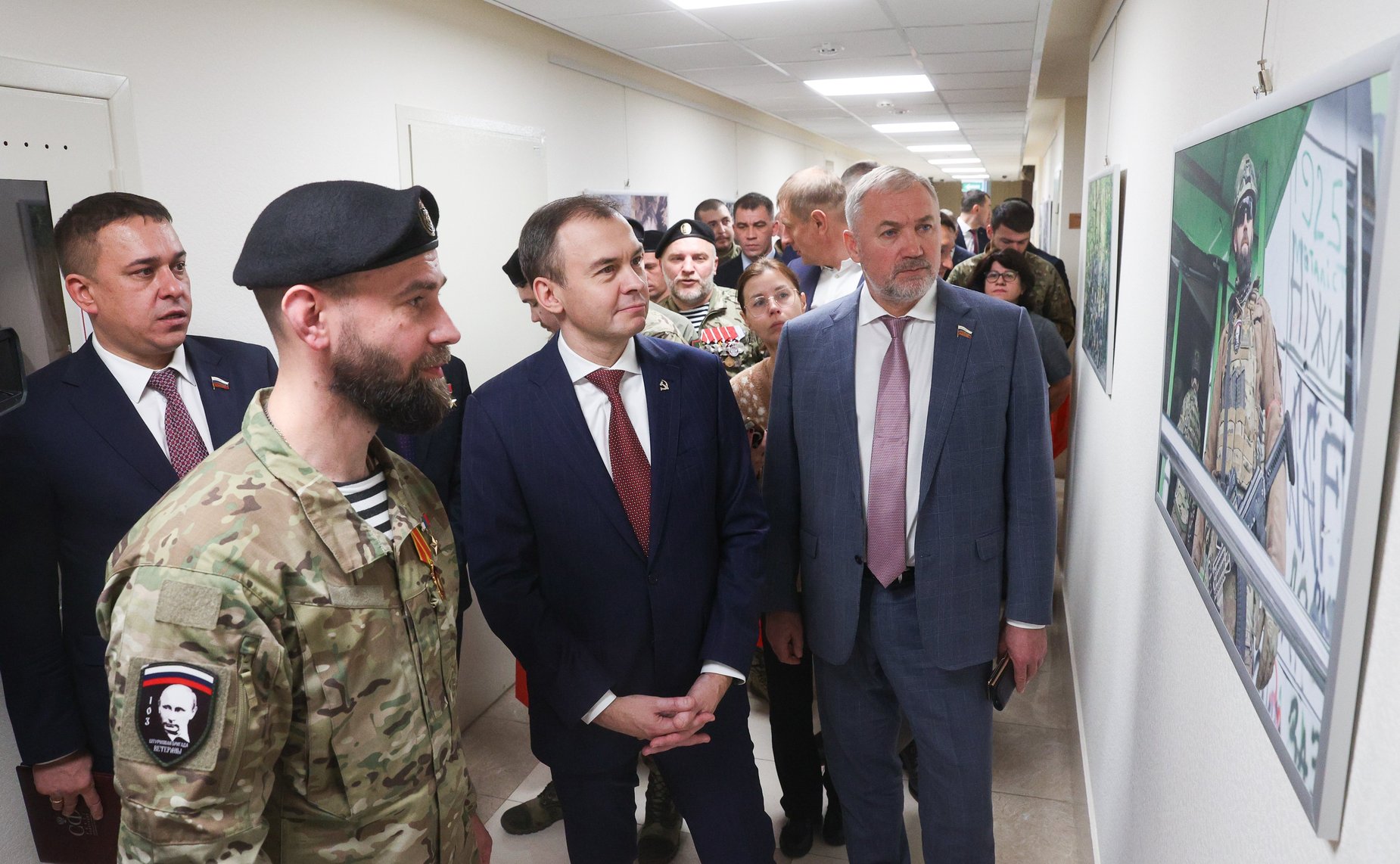 Торжественное награждение военнослужащих в рамках проведения открытия патриотической выставки фотографий военнослужащих Отдельной диверсионной штурмовой бригады «Ветераны»