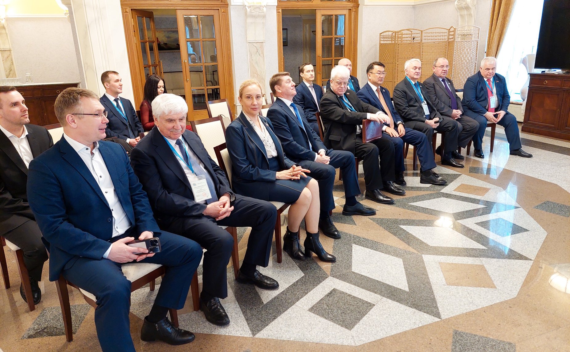 Делегация сенаторов по наблюдению за проведением референдума по принятию новой Конституции Казахстана провели встречу с Послом Российской Федерации в Республике Казахстан