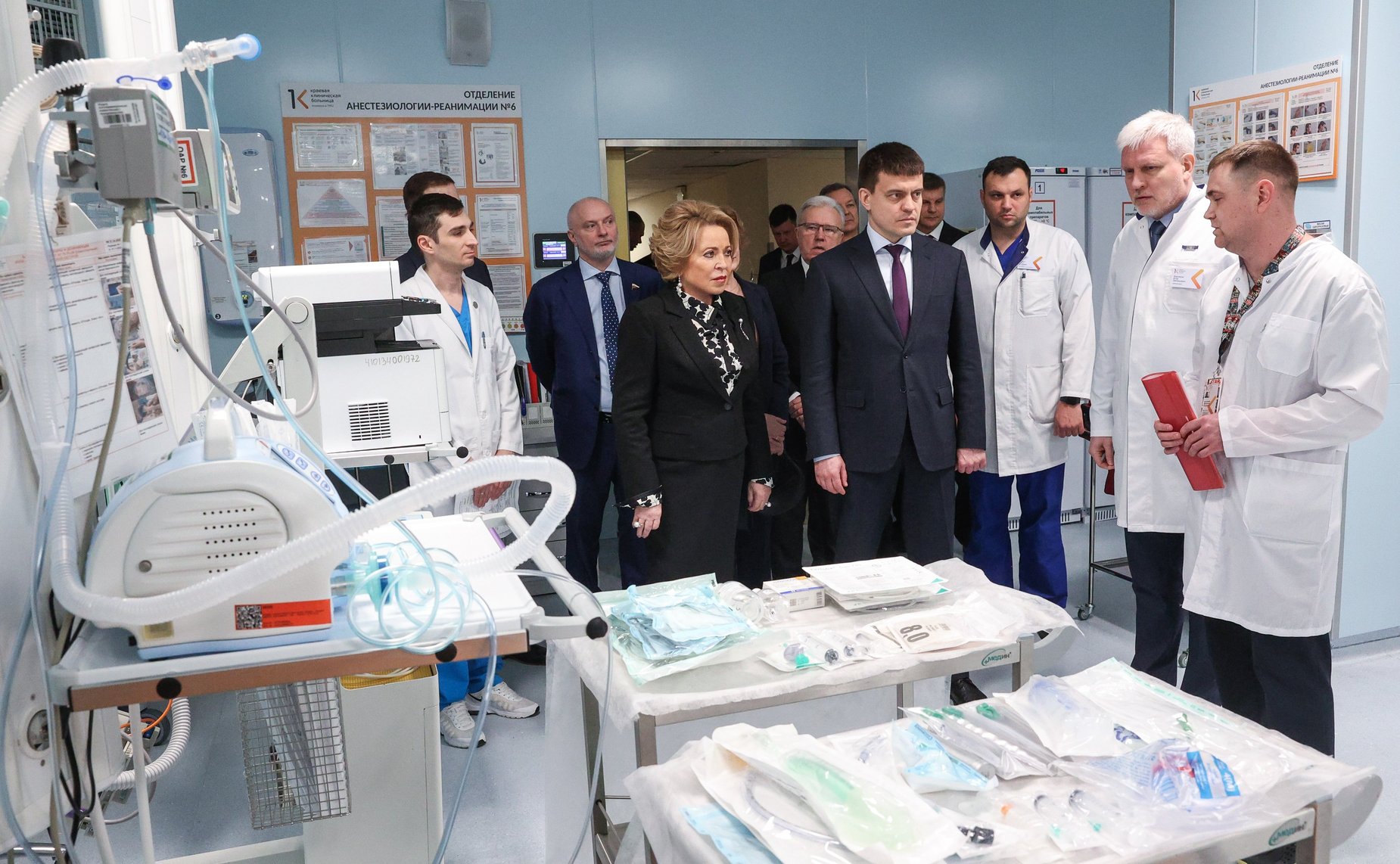 Председатель Совета Федерации Валентина Матвиенко вместе с главой региона посетила Краевую клиническую больницу Красноярска
