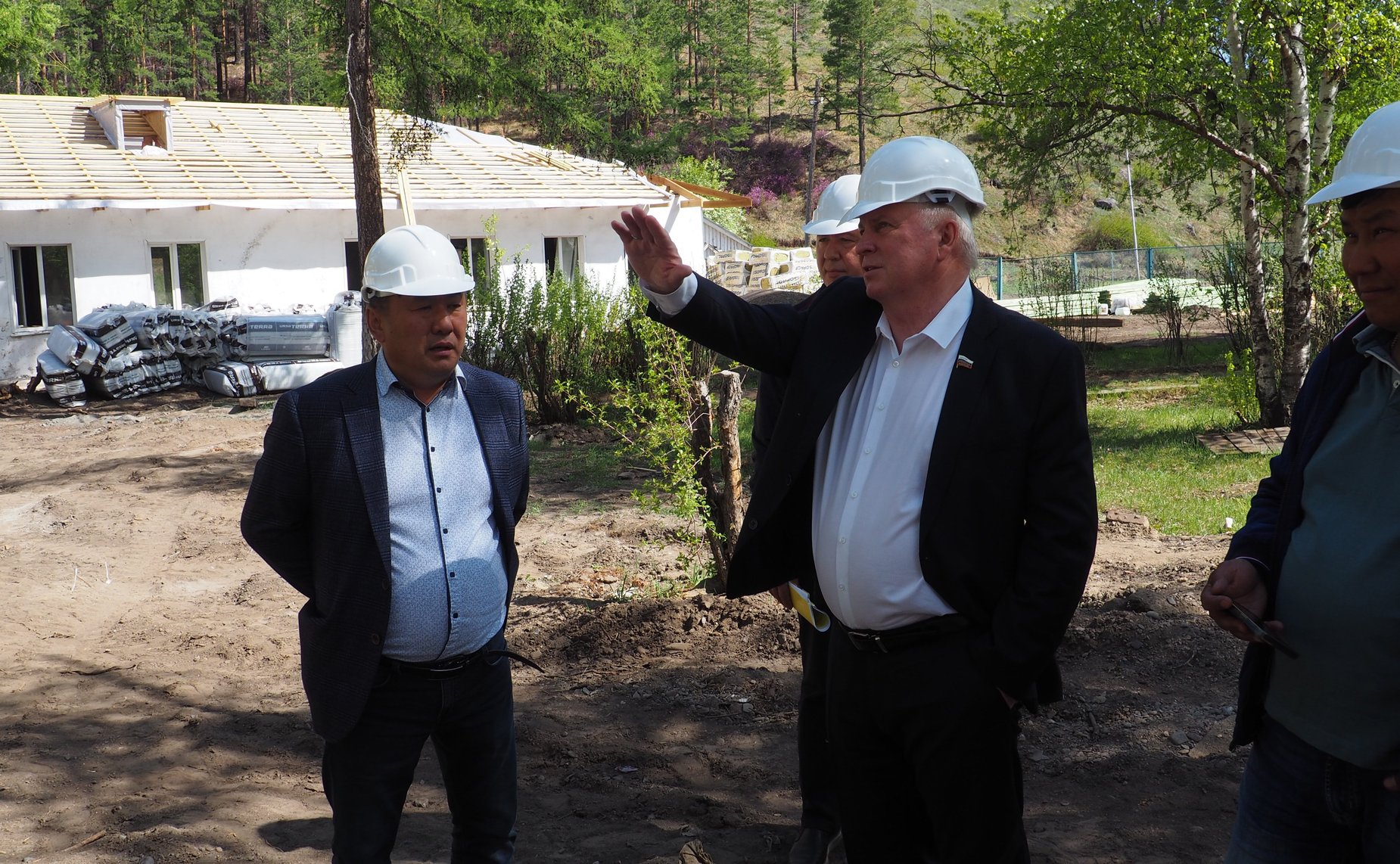 Вячеслав Наговицын ознакомился с ходом капитального ремонта образовательных учреждений региона