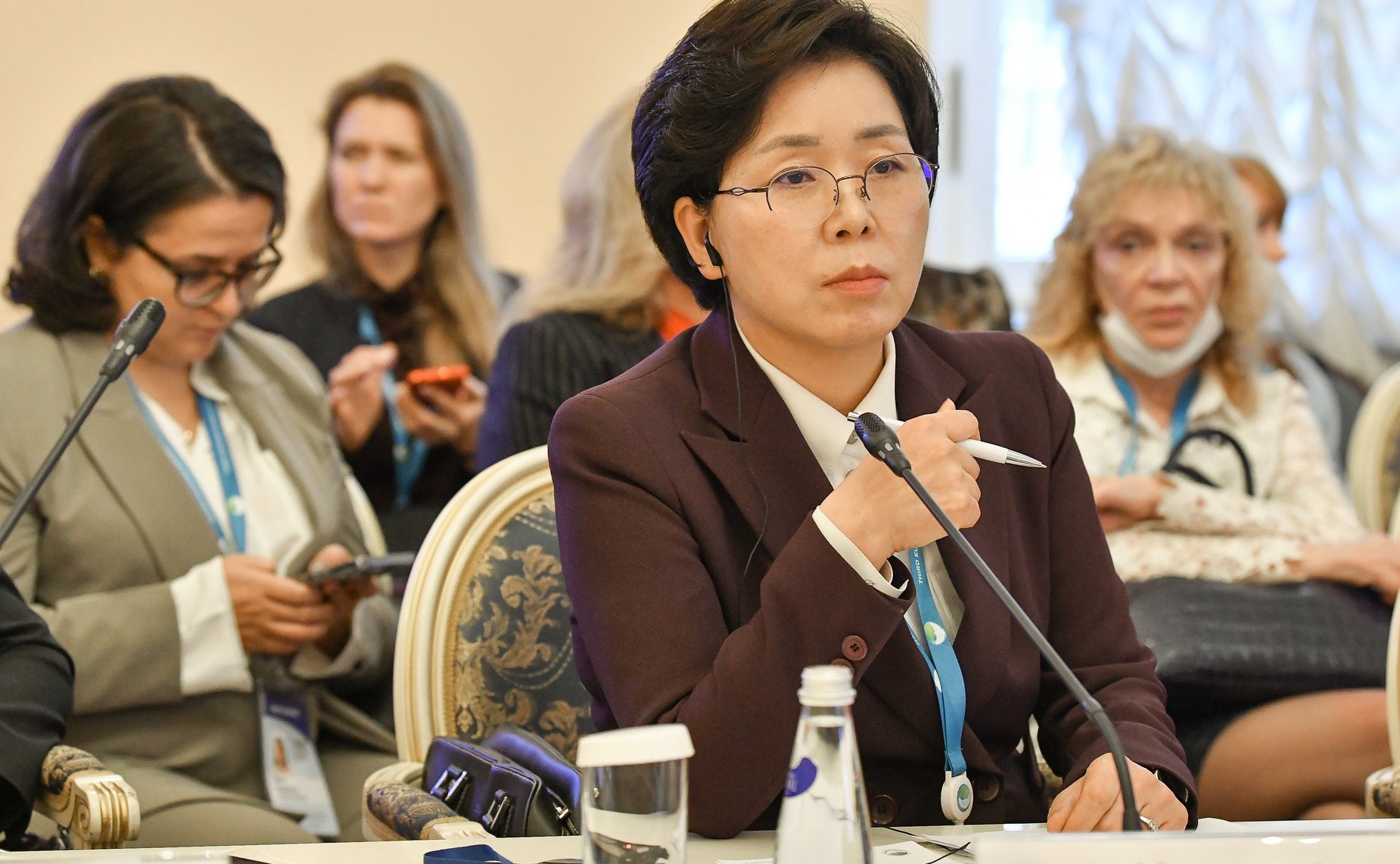 Заседание тематической сессии «Женщины-ученые и глобальные вызовы современности»