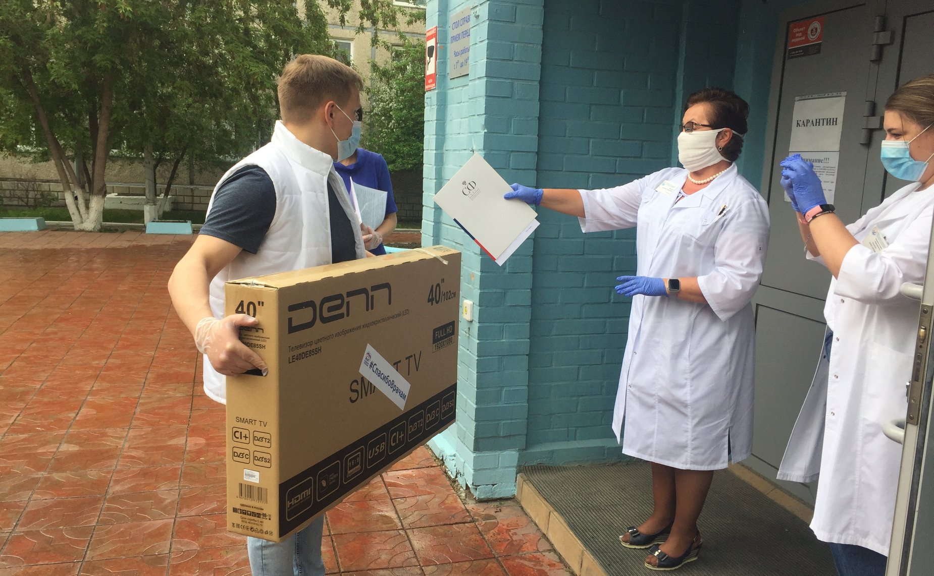 В больницы города Красноярска и Красноярского края поступили подарки для медицинских работников