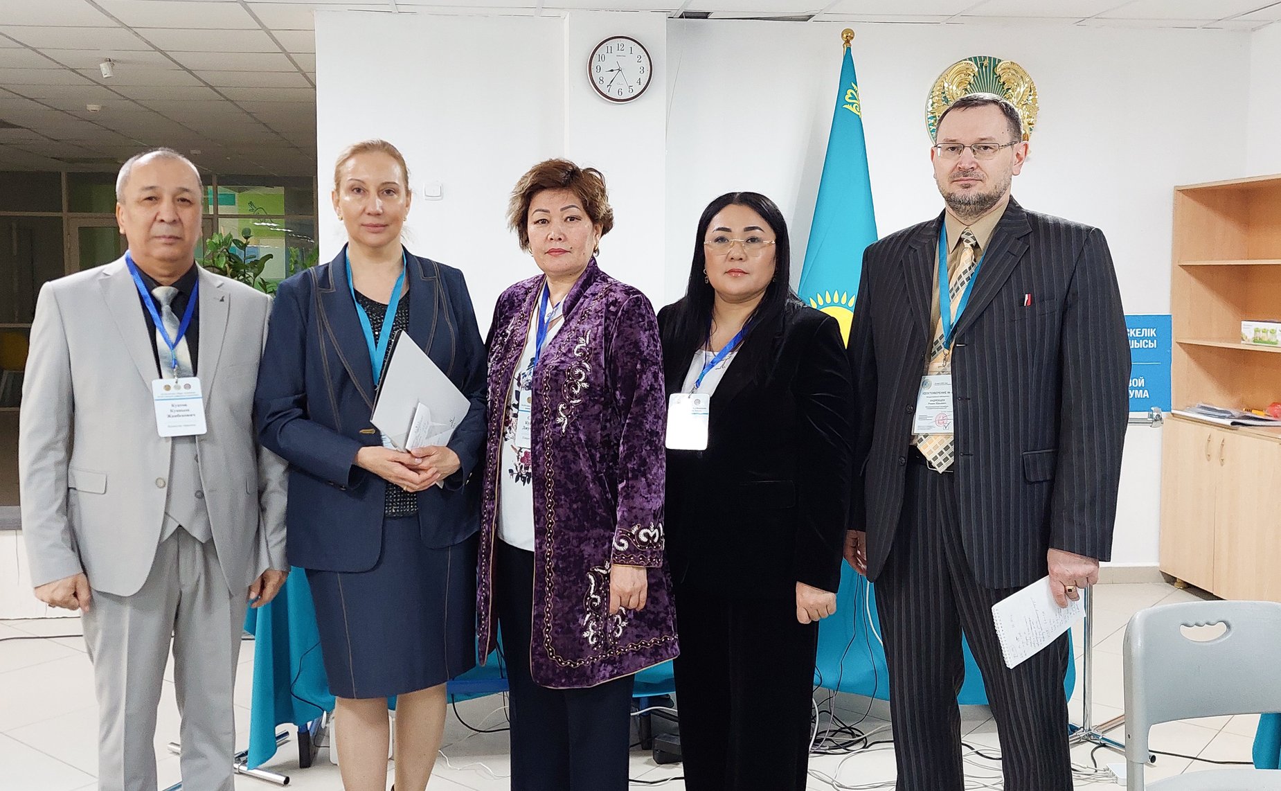 Делегация сенаторов по наблюдению за проведением референдума по принятию новой Конституции Казахстана посетила избирательные участки