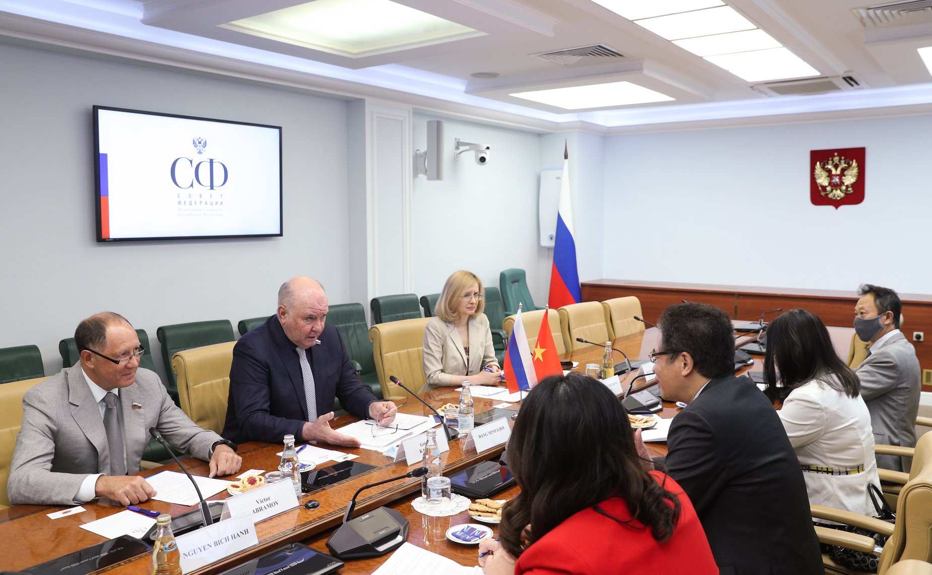 Встреча председателя Комитета СФ по международным делам Григория Карасина с Чрезвычайным и Полномочным Послом Социалистической Республики Вьетнам в РФ Данг Минь Кхоем