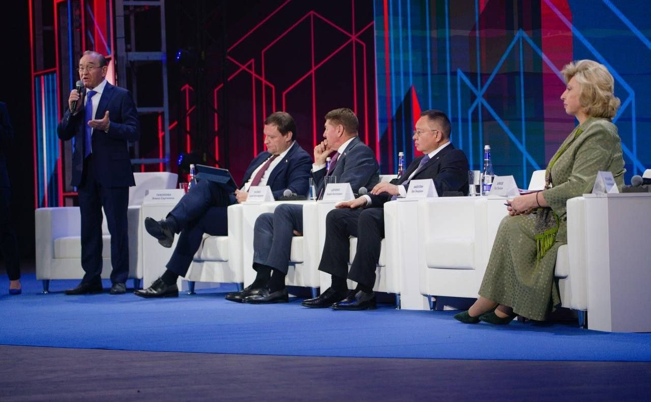 Председатель Комитета СФ по федеративному устройству, региональной политике, МСУ и делам Севера Андрей Шевченко выступил на Всероссийском форуме развития жилищно-коммунального хозяйства на тему «Совершенствование управления жилищным фондом»