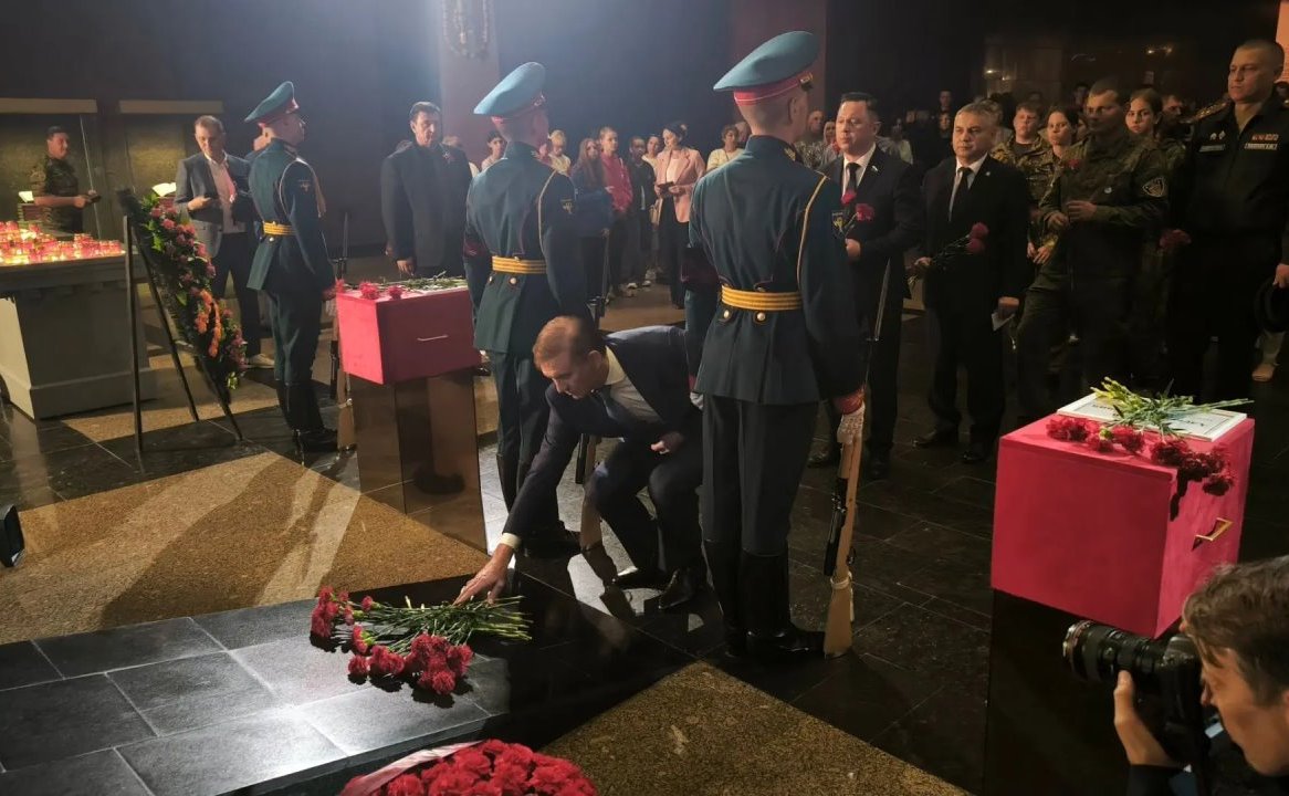 Александр Брыксин принял участие в церемонии по передаче останков воинов, погибших в годы Великой Отечественной войны