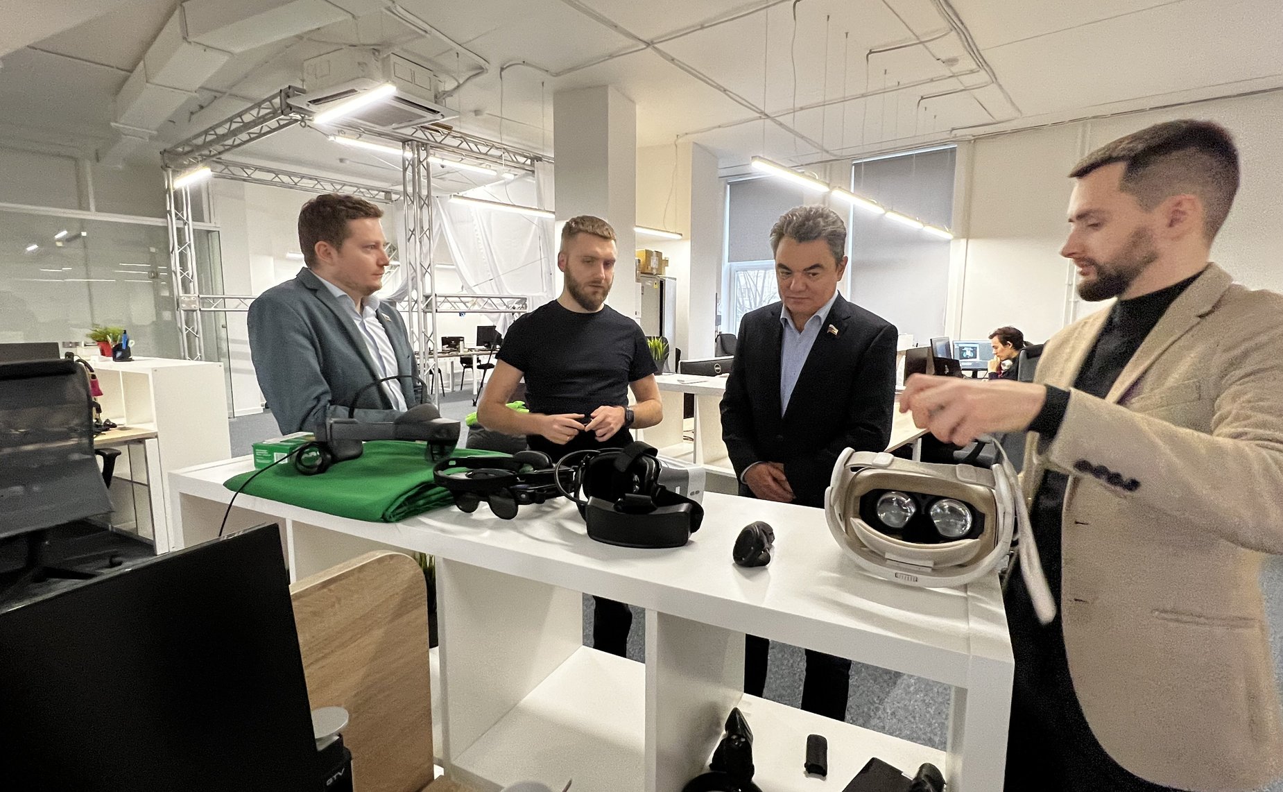 Ирек Ялалов вместе с основателем «Закрытого делового клуба» региона Евгением Буяновым посетил предприятие — высокотехнологичный стартап