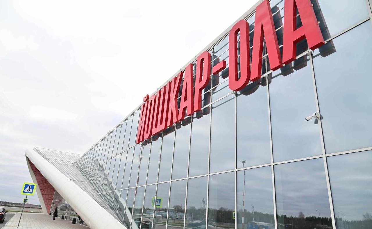 В рамках рабочей поездки сенаторы РФ совместно с главой Республики Марий Эл Юрием Зайцевым посетили в Йошкар-Оле аэропортовый комплекс города, универсальный крытый легкоатлетический манеж «Арена Марий Эл», учебный корпус Училища Олимпийского резерва