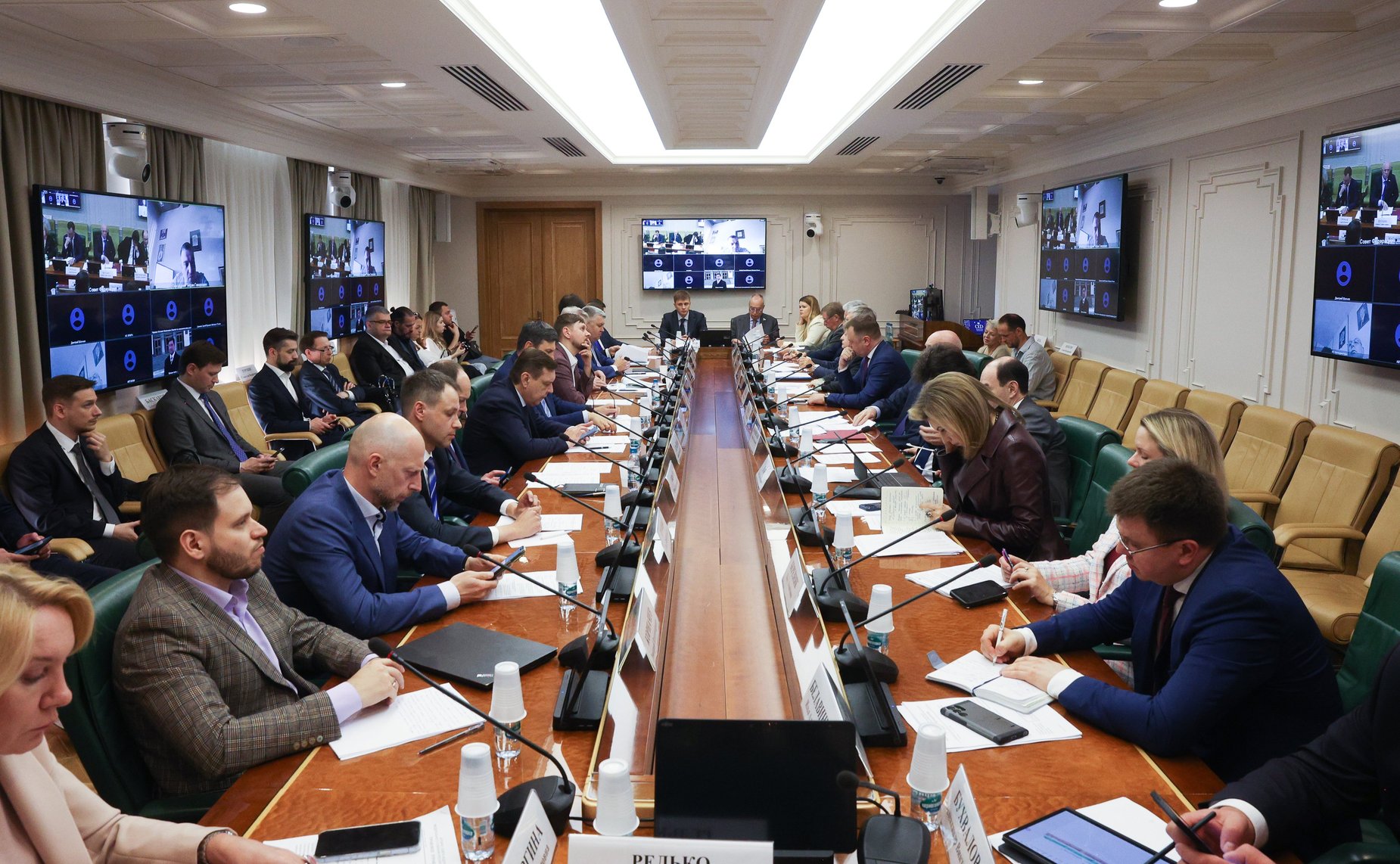 Круглый стол на тему «Пути решения ключевых стратегических задач по производству высоколокализованной конкурентоспособной продукции автомобильной отрасли»