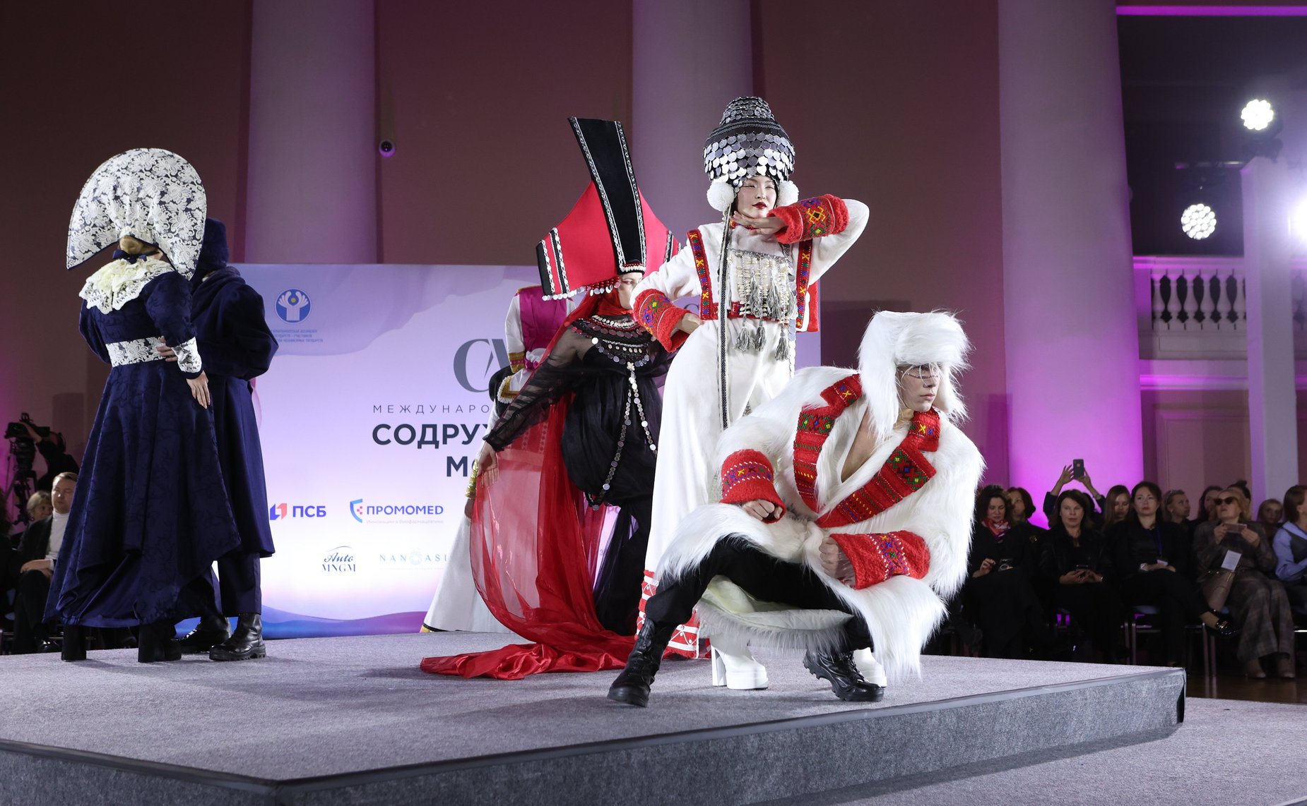 Модное шоу российских дизайнеров. III международный форум «Содружество моды»