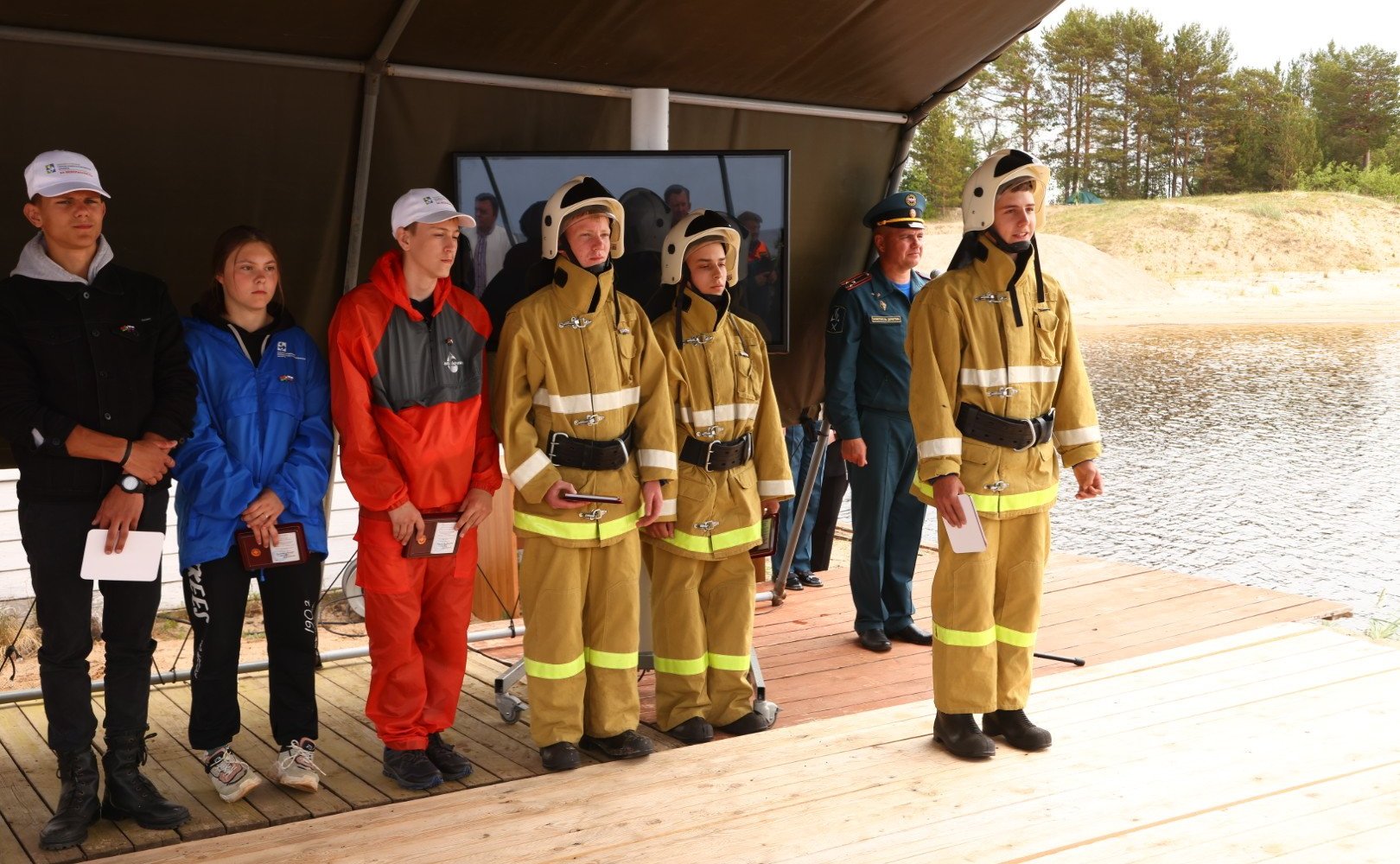 Юрий Воробьев и заместитель Председателя Совета Республики Национального собрания Республики Беларусь Валерий Бельский приняли участие в мероприятиях каникулярной профориентационной школы «За безопасность!»