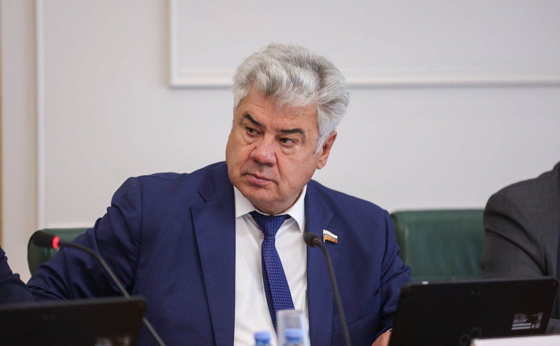 Виктор Бондарев