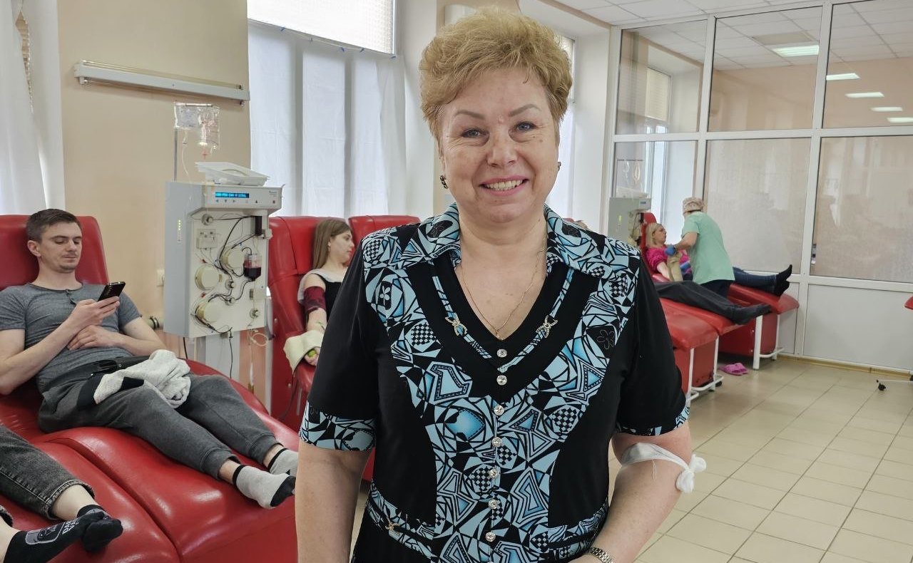 Ольга Бас приняла участие в акции, приуроченной к Национальному дню донора, в Луганской республиканской станции переливания крови