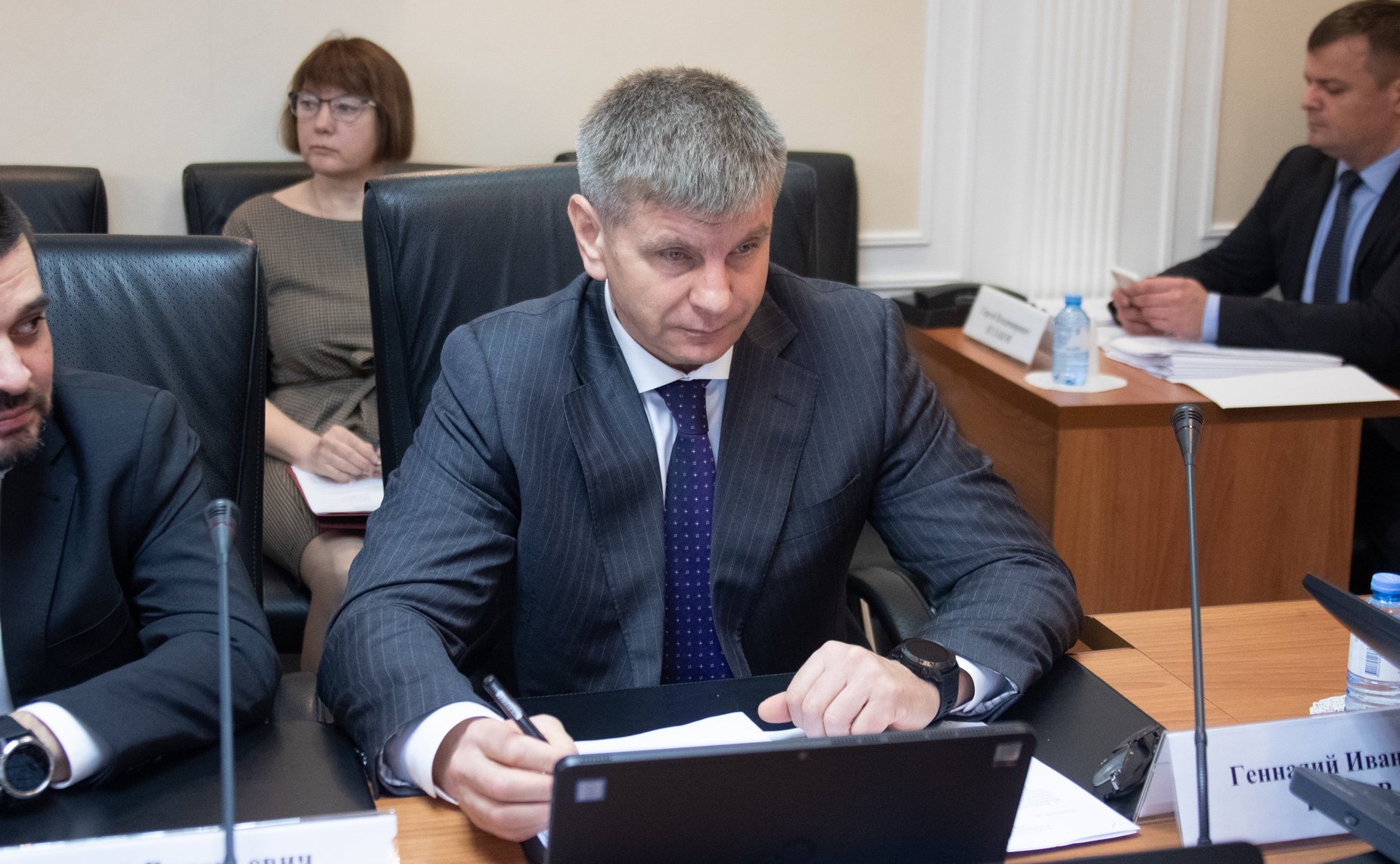 Геннадий Голов