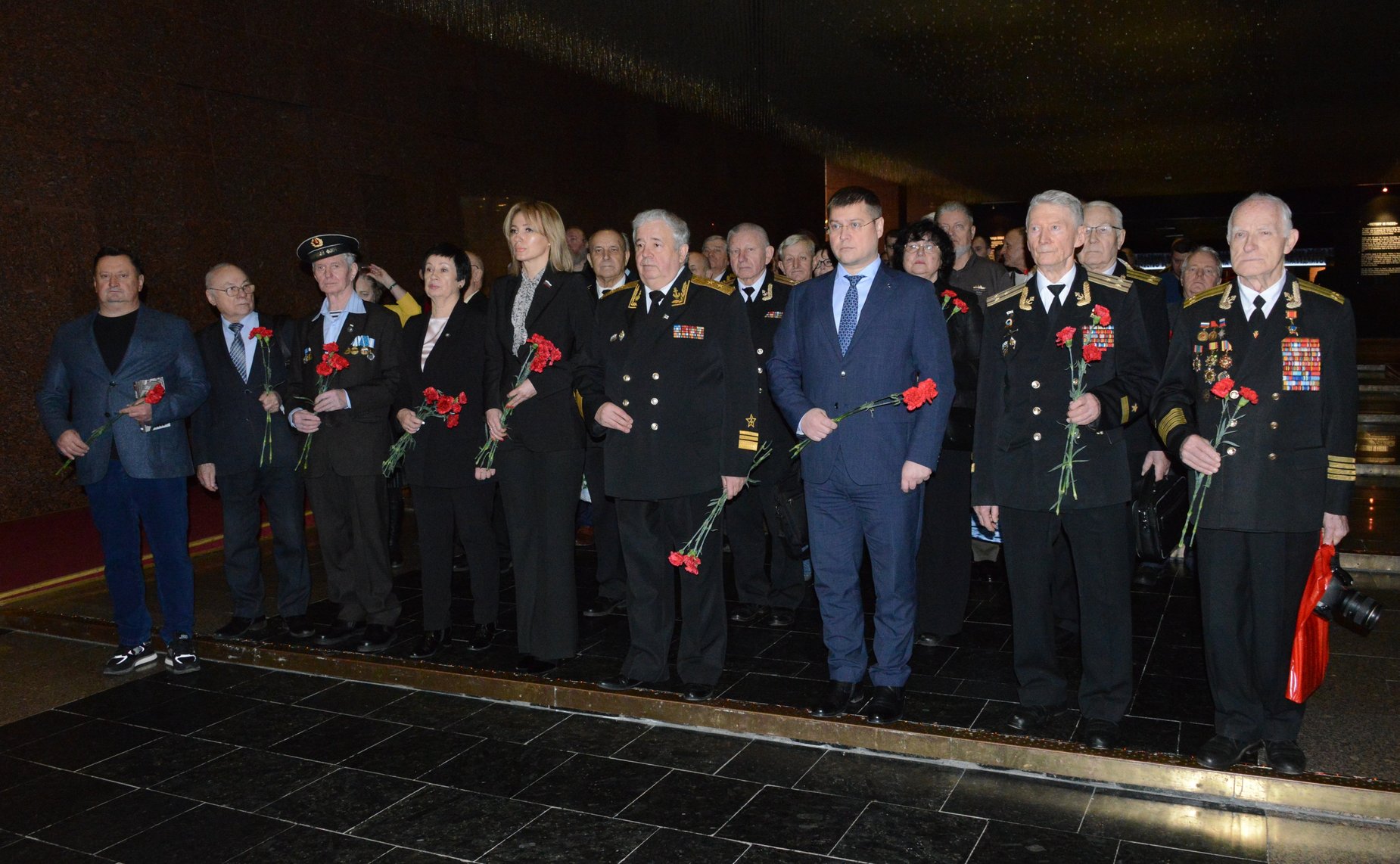 Татьяна Сахарова на Поклонной горе в Москве приняла участие в торжественном мероприятии, посвященном 70-летию закладки легкого крейсера «Мурманск»