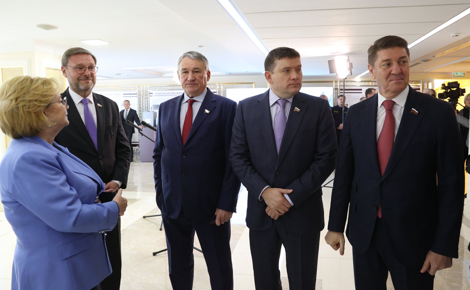 Валентина Матвиенко и Вероника Скворцова открыли выставку «ФМБА России: история, современность и будущее»