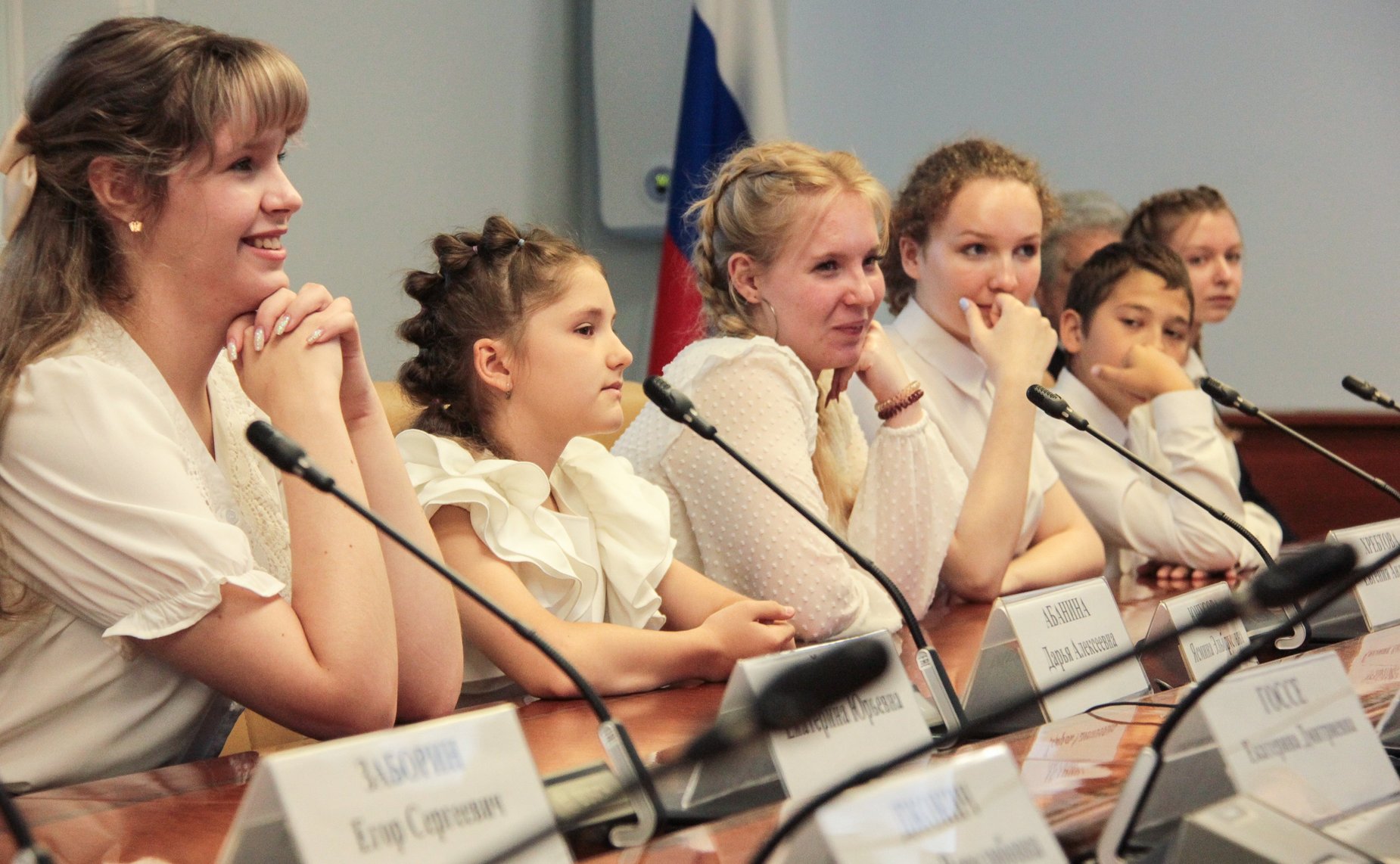 Валерий Радаев наградил победителей седьмого Всероссийского школы-конкурса «Портрет твоего края» 2023 года из Саратовской области и г. Москвы