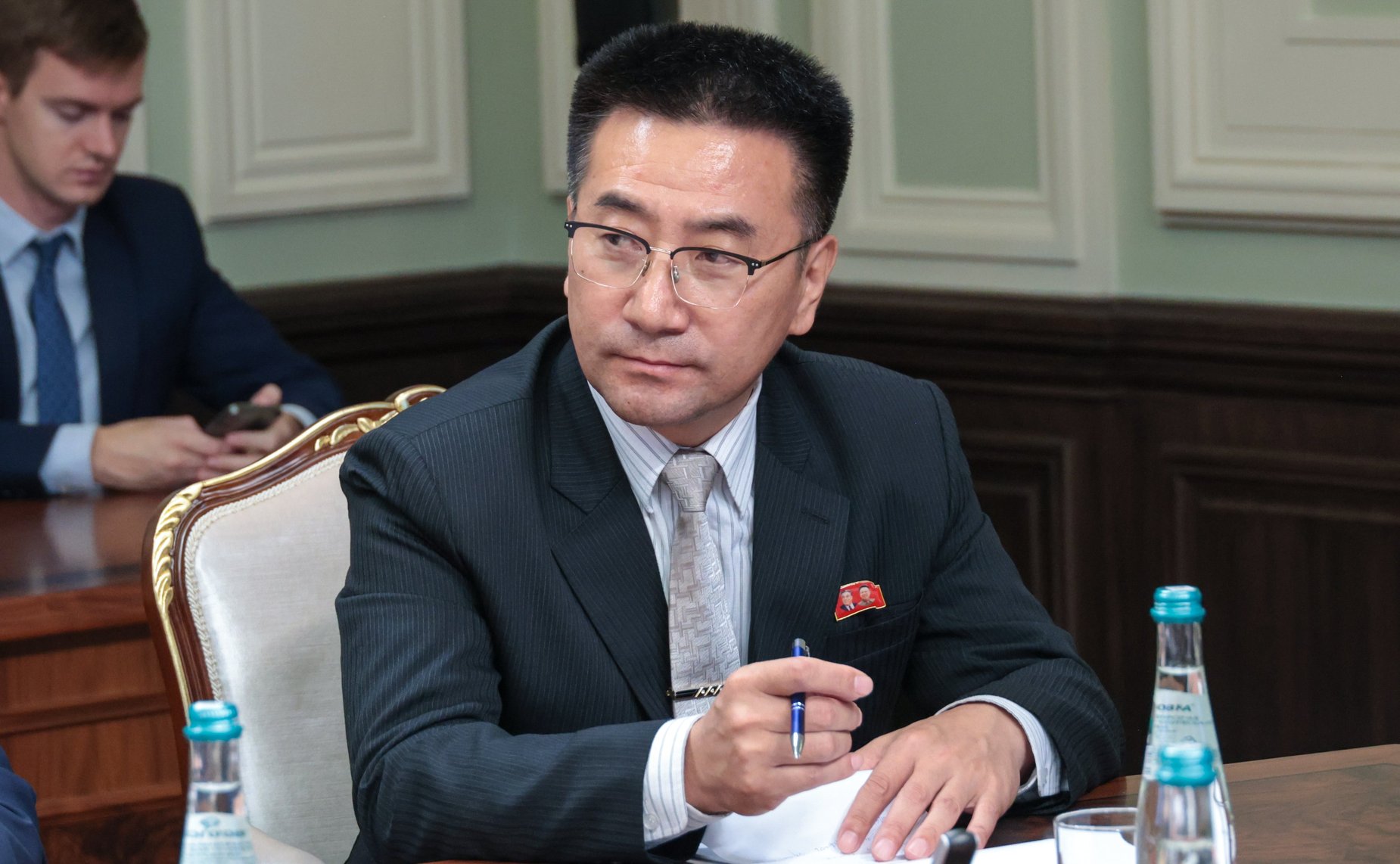 Встреча первого заместителя председателя Комитета СФ по международным делам Владимира Джабарова с руководителем группы содействия развитию корейско-российской дружбы в Верховном народном собрании КНДР Ли Чхолем