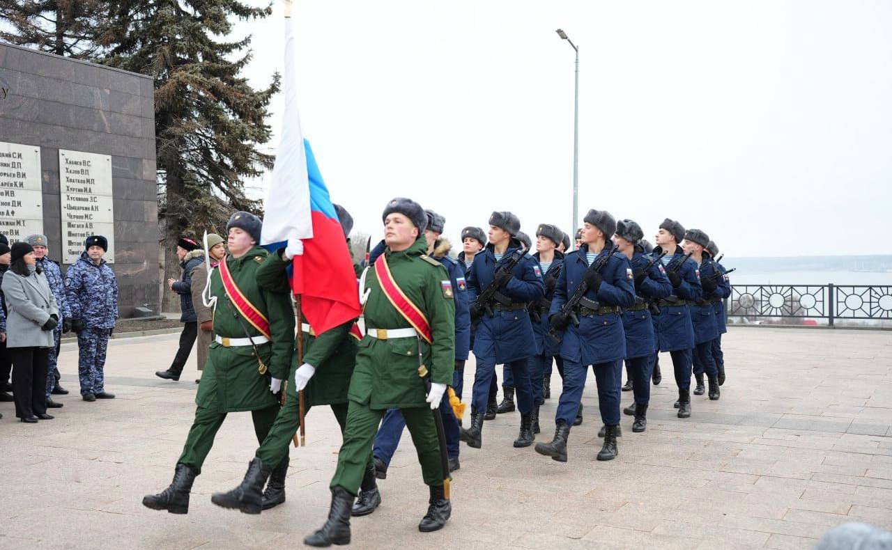 Сергей Рябухин принял участие в торжественном возложении цветов к мемориалу «Вечный огонь», посвященном Дню памяти неизвестного солдата в городе Ульяновске