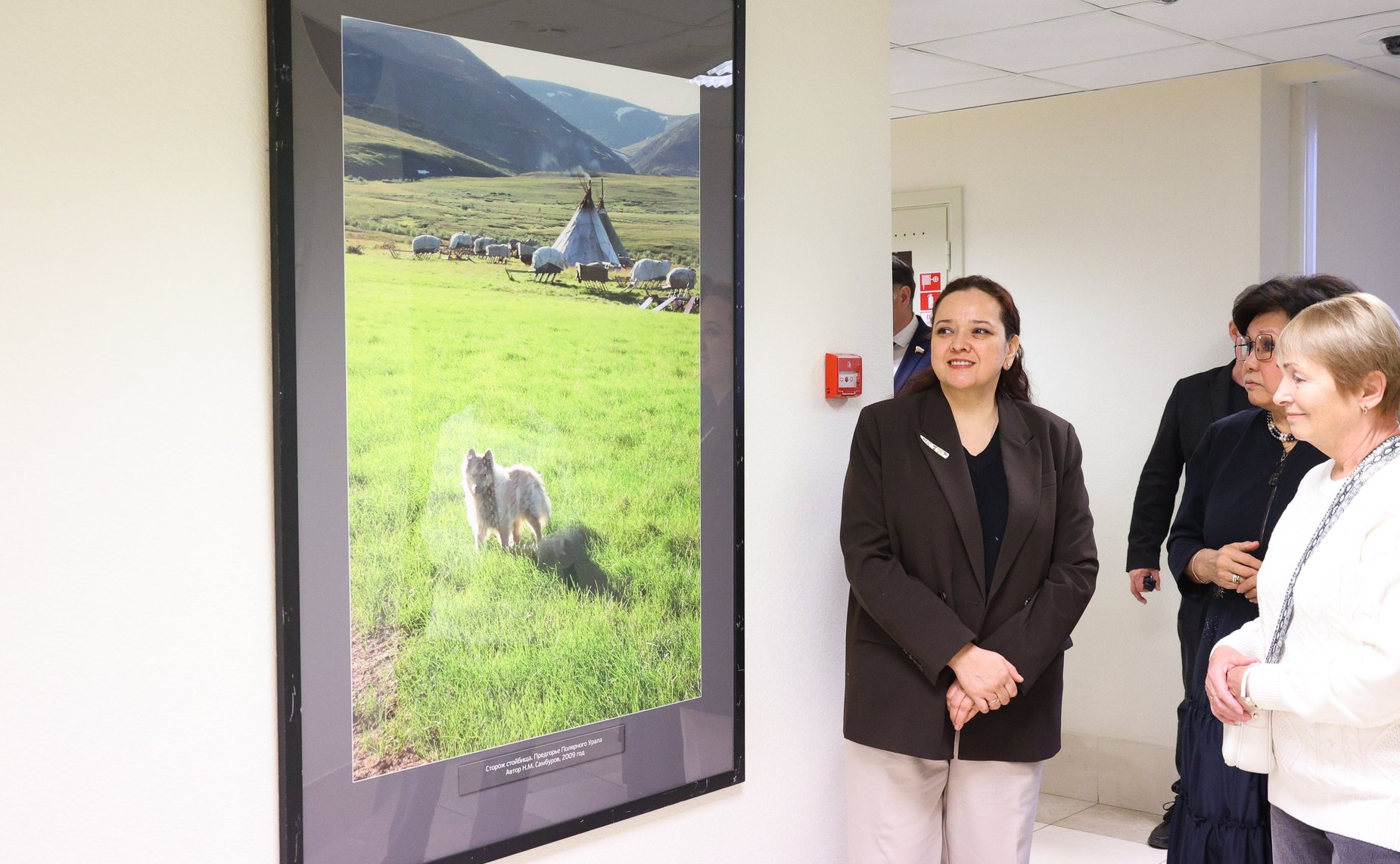 Владимир Пушкарев открыл выставку «Ямал. Сохранение традиций»