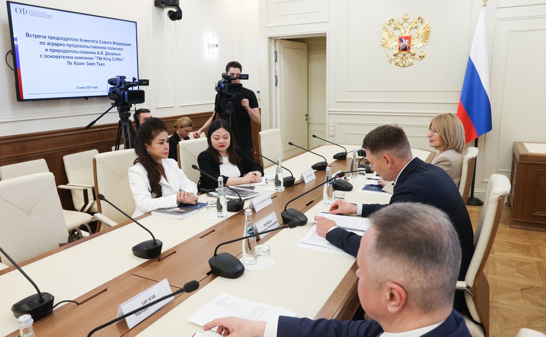 Александр Двойных встретился в Совете Федерации с основательницей крупнейшей вьетнамской компании по производству кофе и напитков Ле Хоанг Зиеп Тхао