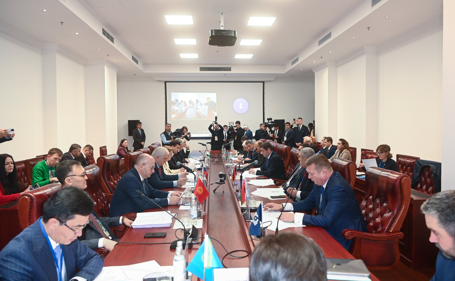 Сенаторы РФ приняли участие в заседании Постоянной комиссии МПА СНГ по политическим вопросам и международному сотрудничеству