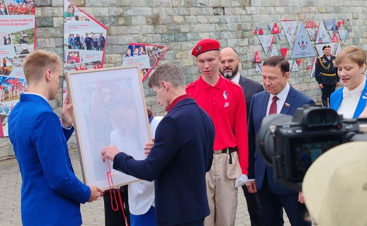 Александр Ролик совместно с Губернатором Приморья Олегом Кожемяко принял участие в торжественной церемонии открытия филиала Всероссийского детского центра «Океан» — Центра воспитательных технологий «Маяк»