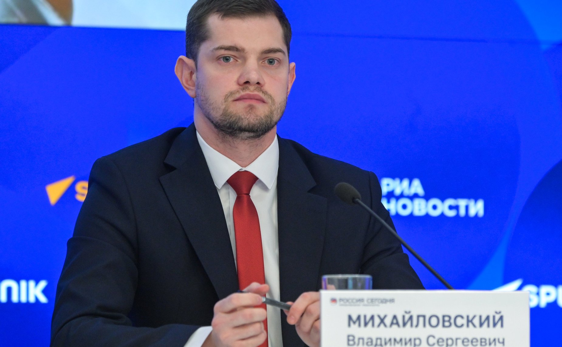 Круглый стол Экспертного института социальных исследований: «Время героев»: как формируется новая команда развития России»