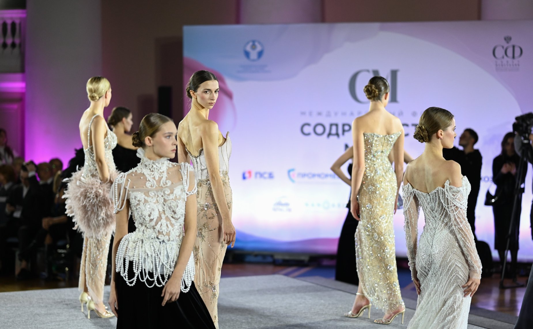 Модное шоу российских дизайнеров. III международный форум «Содружество моды»