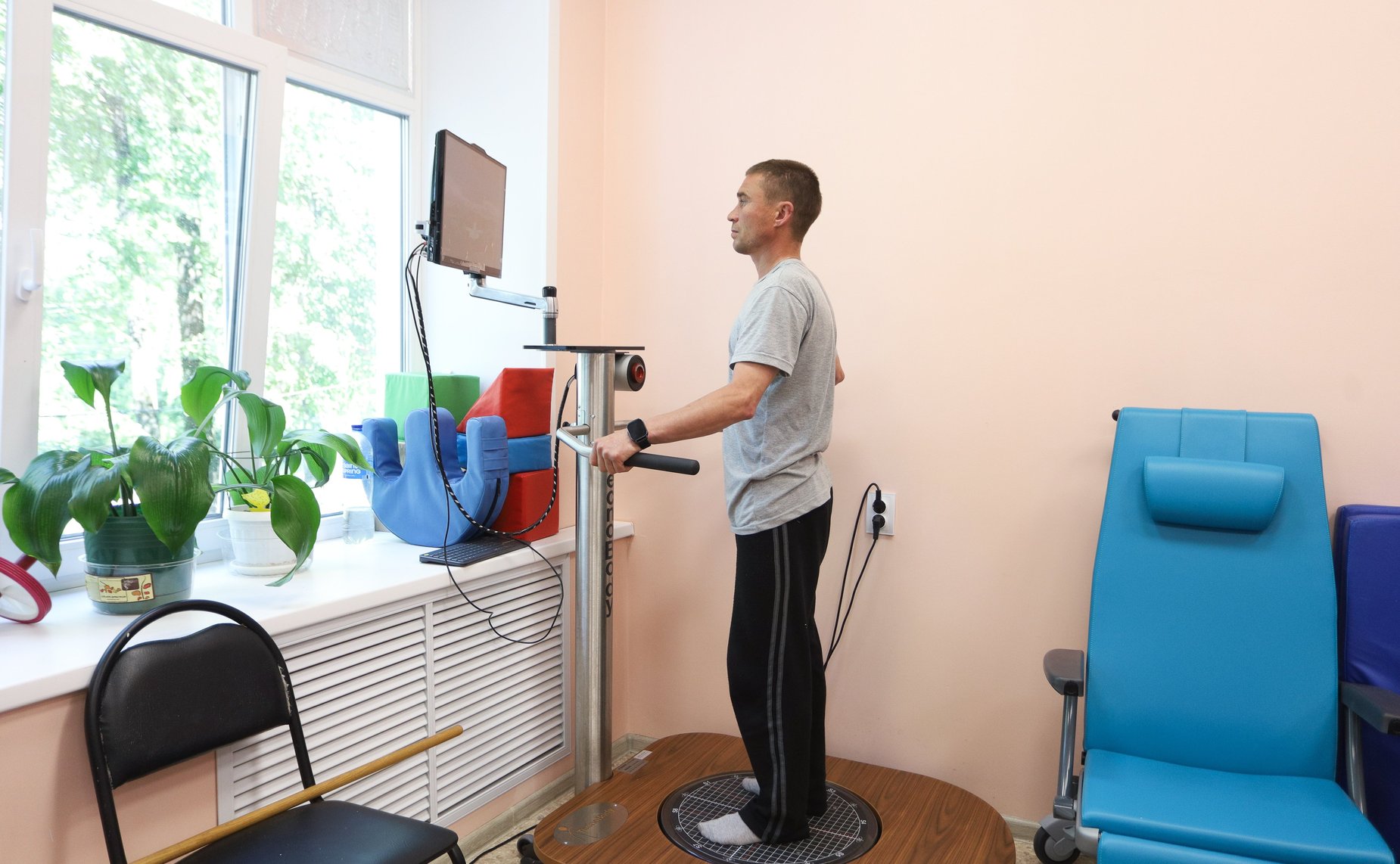 Сенаторы совместно с губернатором Костромской области Сергеем Ситниковым посетили Костромской областной госпиталь для ветеранов войн