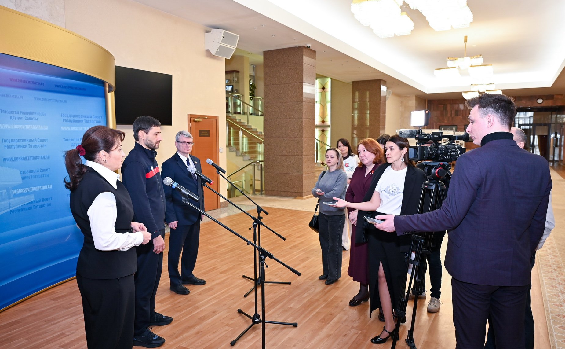 Пресс-подход сенаторов по итогам обсуждения актуальных вопросов в Государственном Совете Республики Татарстан