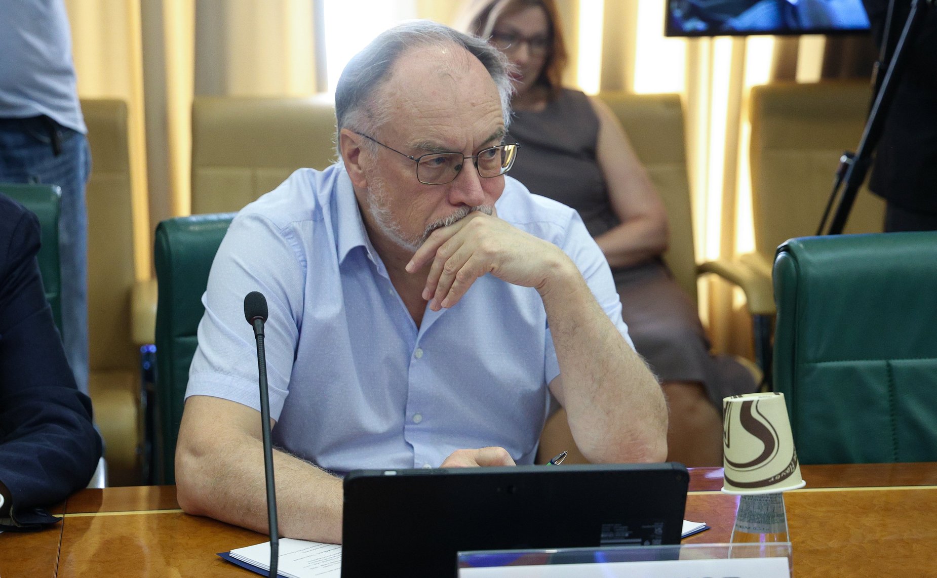 Заседание Комиссии Совета Федерации по информационной политике и взаимодействию со СМИ «Человек как автор информационной революции или как раб информационной революции? Поиск баланса»
